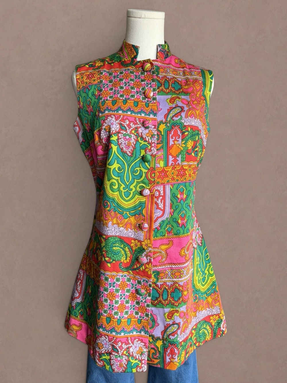 Sleeveless Mandarin Collar Patterned Tunic Dress in Pink & Green